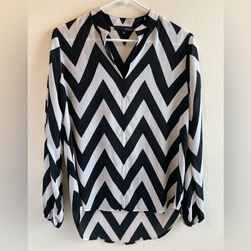 Ro & De Black White Blouse Size XS Zigzag Print Top